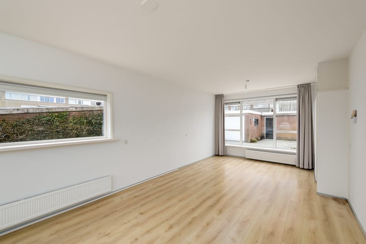 Photo 4 of J H Jurresstraat 13