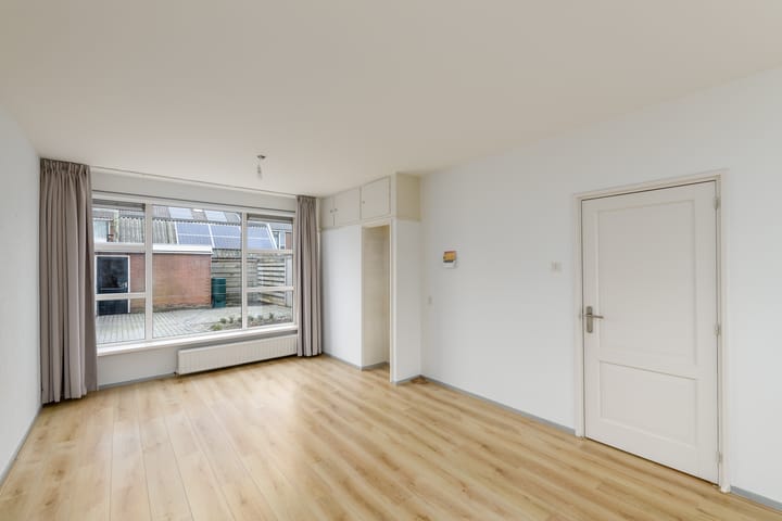 Photo 8 of J H Jurresstraat 13