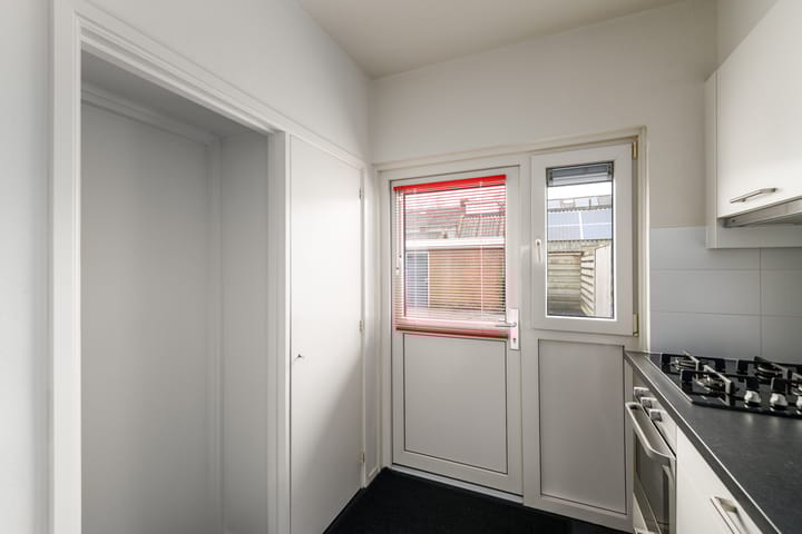 Photo 9 of J H Jurresstraat 13