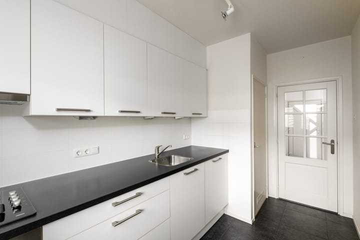 Photo 10 of J H Jurresstraat 13