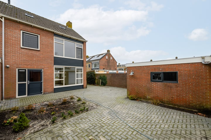 View photo 26 of J H Jurresstraat 13