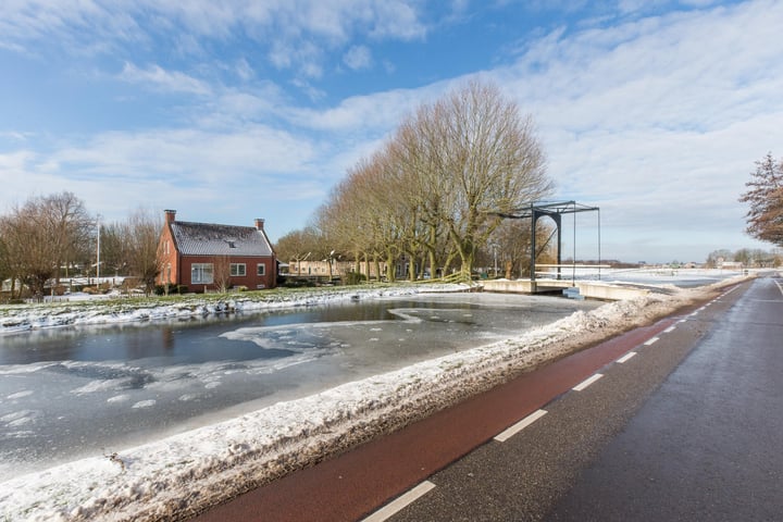 Bekijk foto 1 van Nieuwkoopseweg 11-A