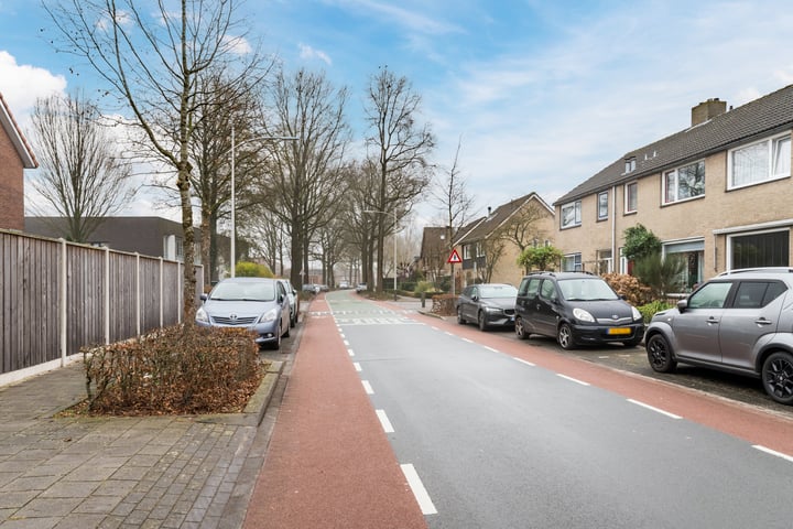 Bekijk foto 32 van Monseigneur Nolensstraat 27