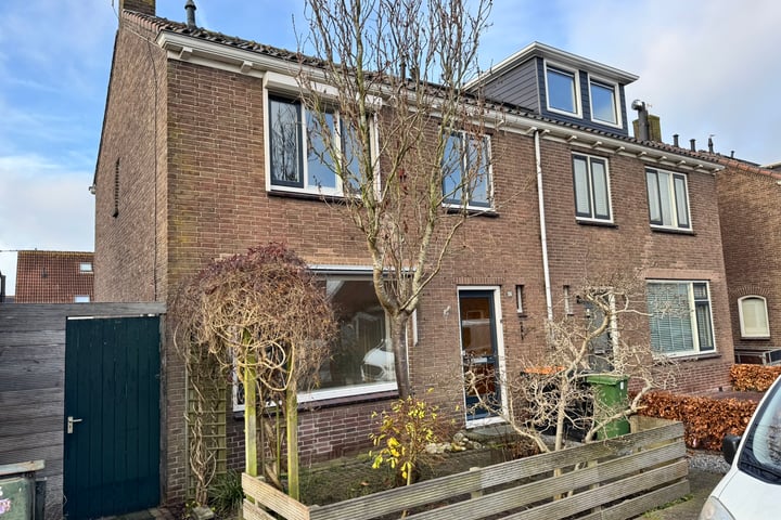 Bekijk foto 1 van Sint Martinusstraat 56