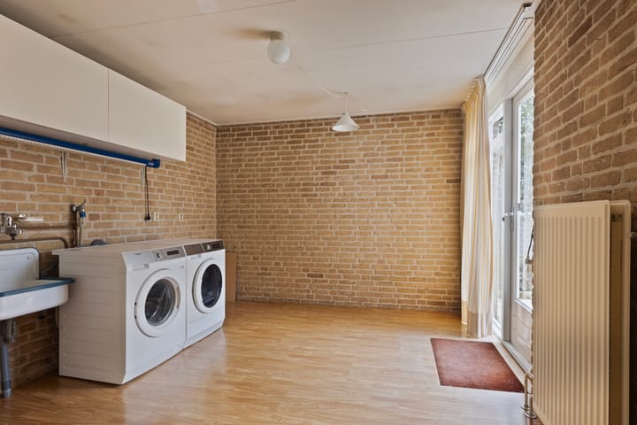 Photo 21 of Peter van Anrooystraat 2