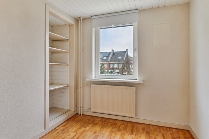 Bekijk foto 19 van Mgr. Zwijsenstraat 18