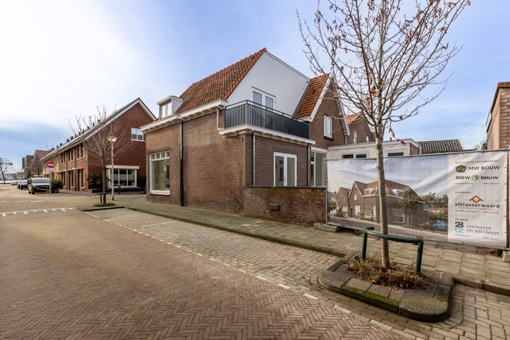 View photo 3 of Prins Hendrikstraat 23