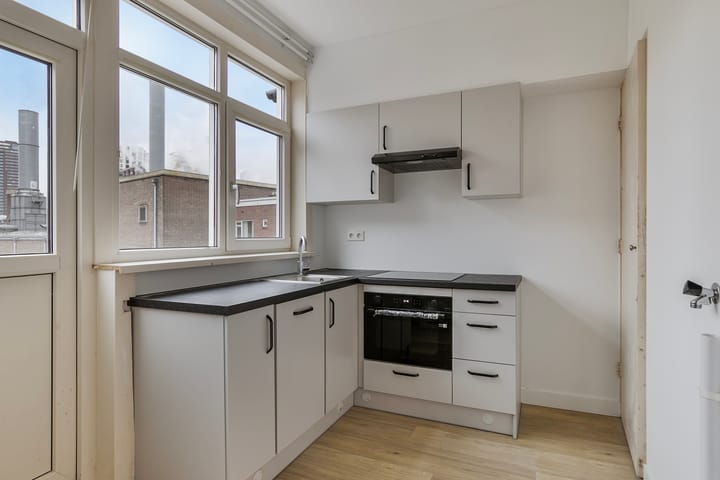 Photo 3 of Meent 76-B