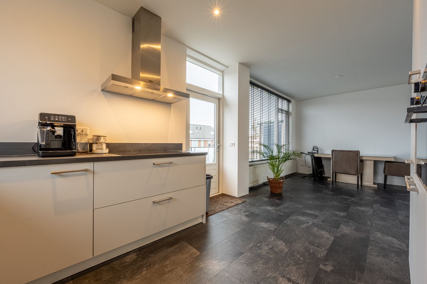 Foto 10 van Van Heesenstraat 9-A