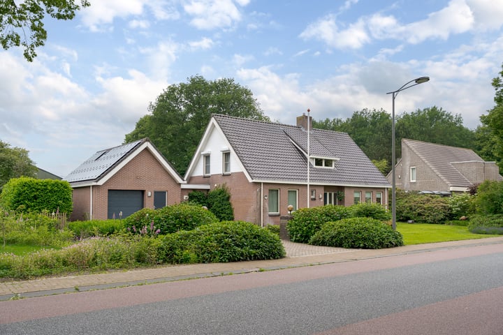 Bekijk foto 1 van Oosteinde 31