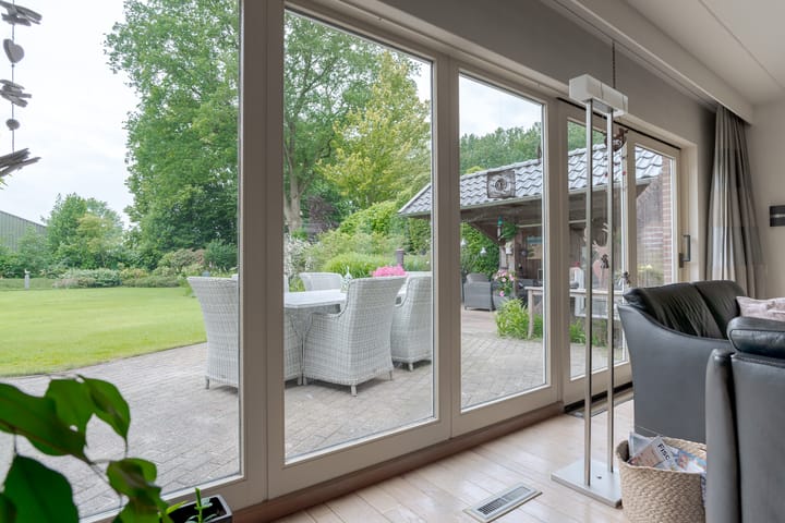 Photo 13 of Oosteinde 31