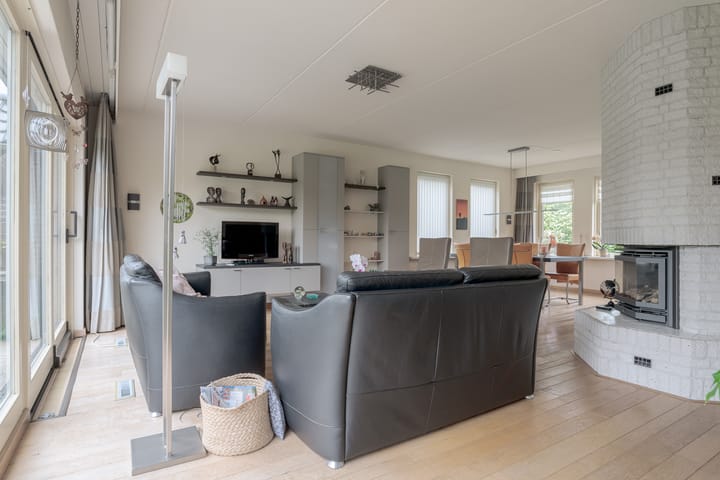 Photo 14 of Oosteinde 31