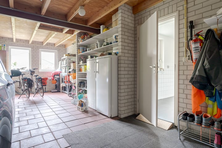 Photo 27 of Oosteinde 31