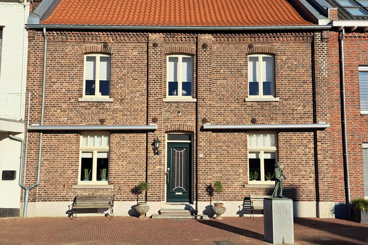 View photo 1 of Marktstraat 40