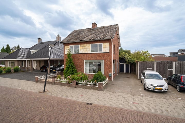 Bekijk foto 1 van Schoolstraat 4