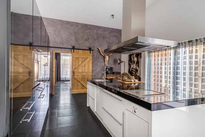 Photo 14 of Claustrum 24