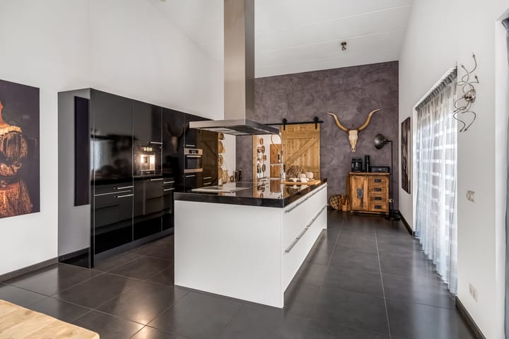 Photo 18 of Claustrum 24