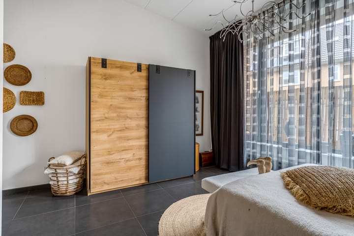 Photo 22 of Claustrum 24