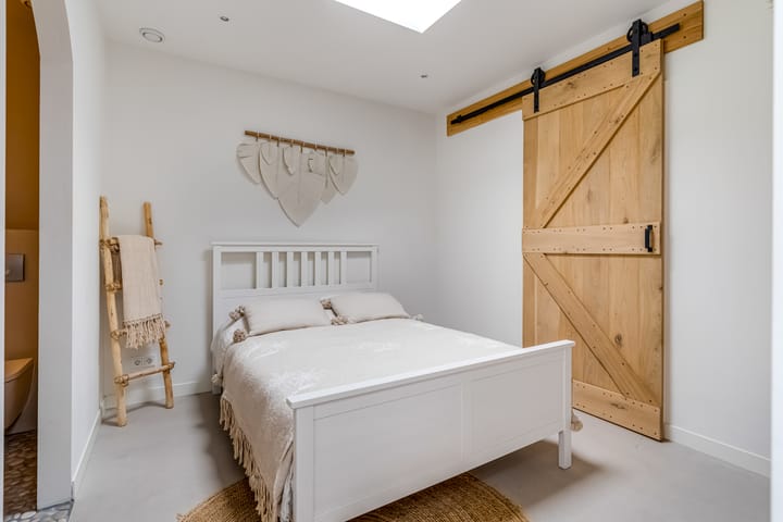 Photo 27 of Claustrum 24