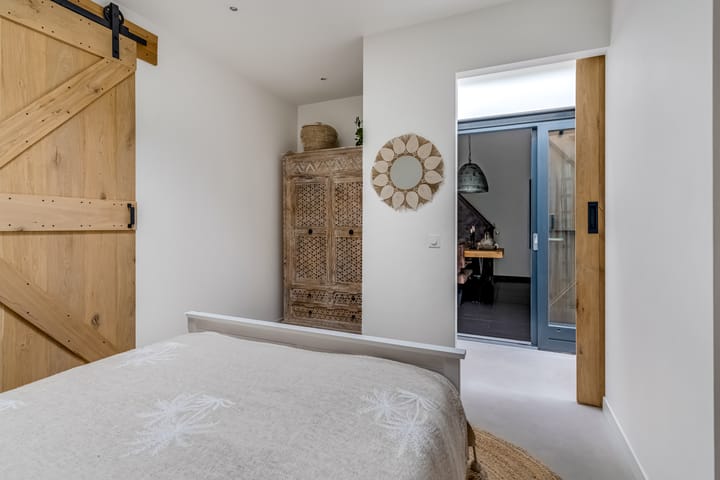 Photo 29 of Claustrum 24