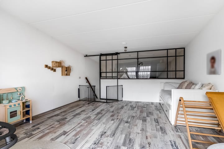 Photo 44 of Claustrum 24