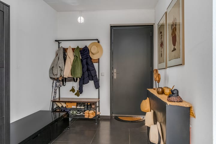 Photo 46 of Claustrum 24