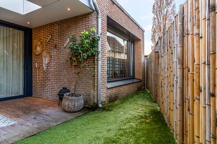 Photo 53 of Claustrum 24