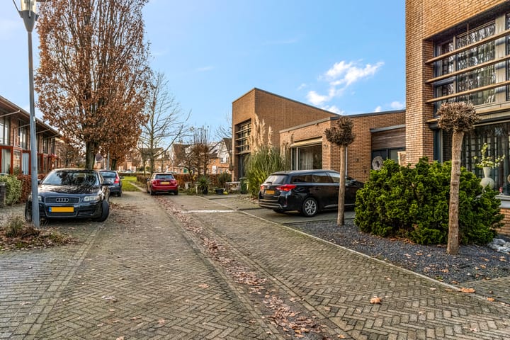 Photo 57 of Claustrum 24