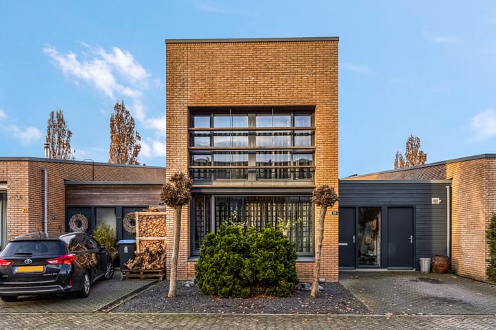 Photo 61 of Claustrum 24