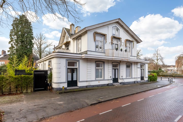 Bekijk foto 1 van St.-Elisabethstraat 8