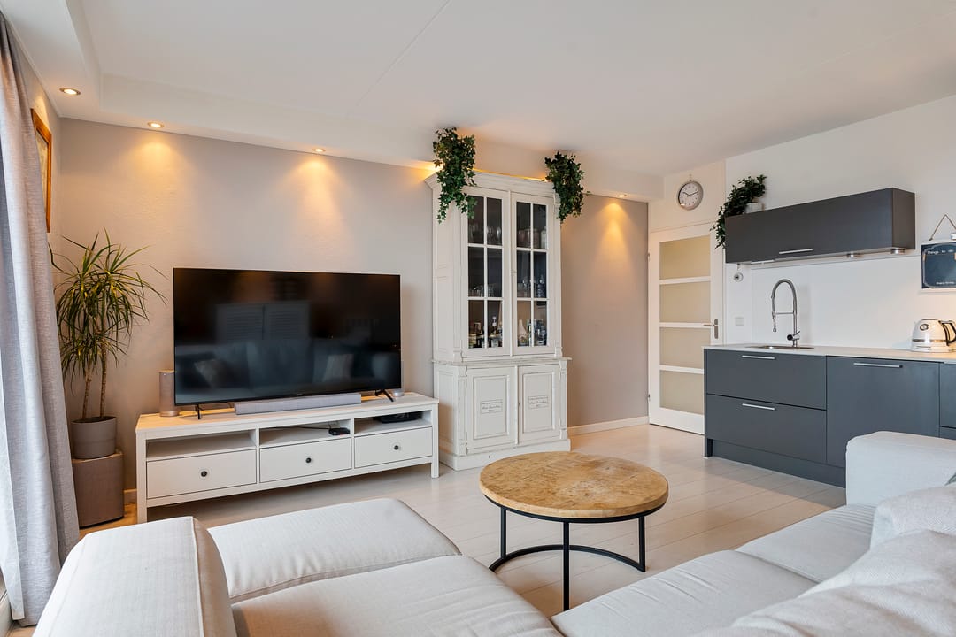 Photo 11 of Westvest 125