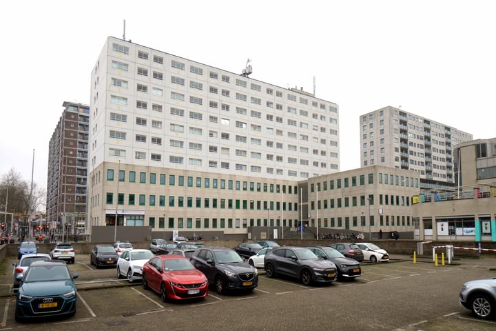 Bekijk foto 1 van Zuidplein 312