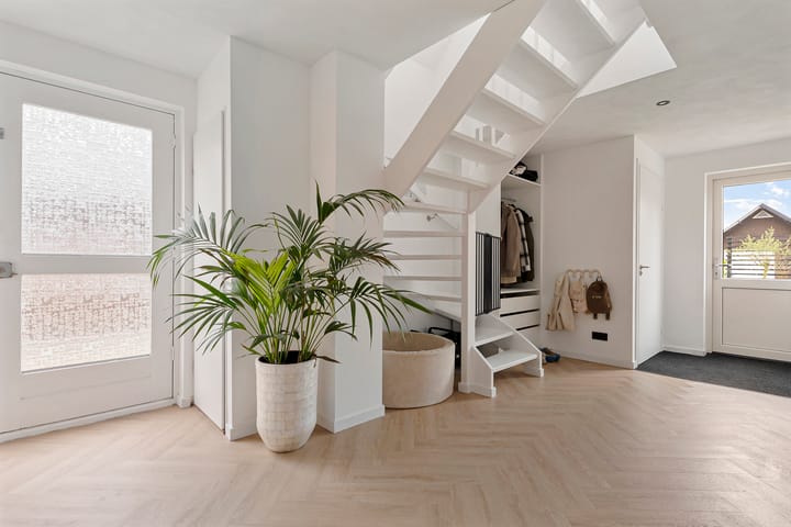 Foto 13 van Van Akenwei 53