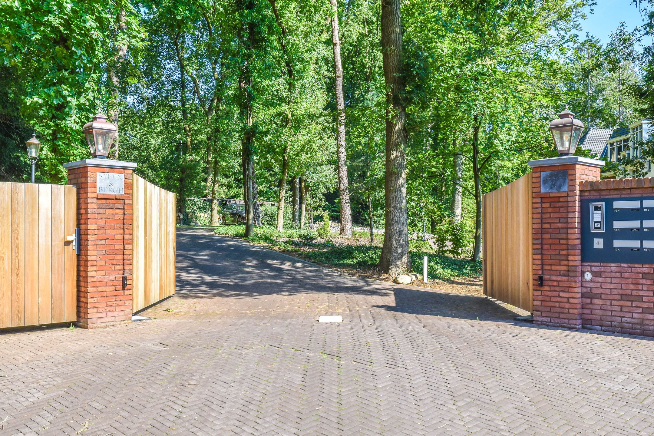 Foto 45 van Rijksweg-West 10-G