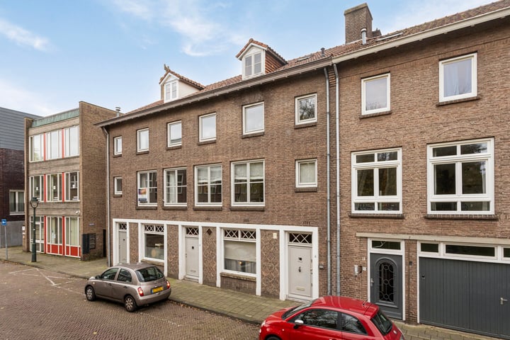 Bekijk foto 40 van Emmaplein 9