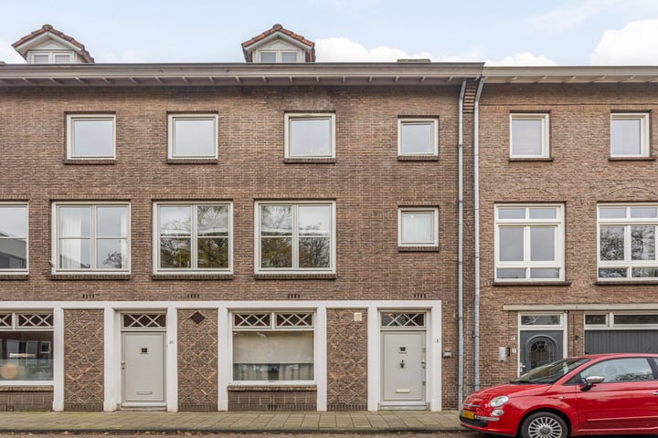 Bekijk foto 41 van Emmaplein 9