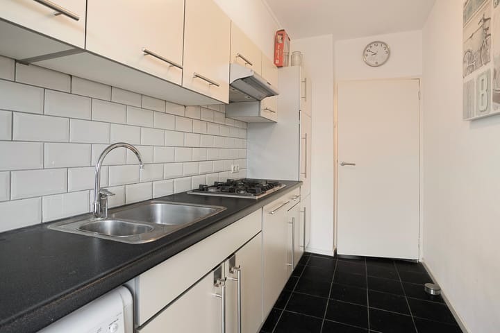 Photo 9 of Adelbert van Scharnlaan H 40