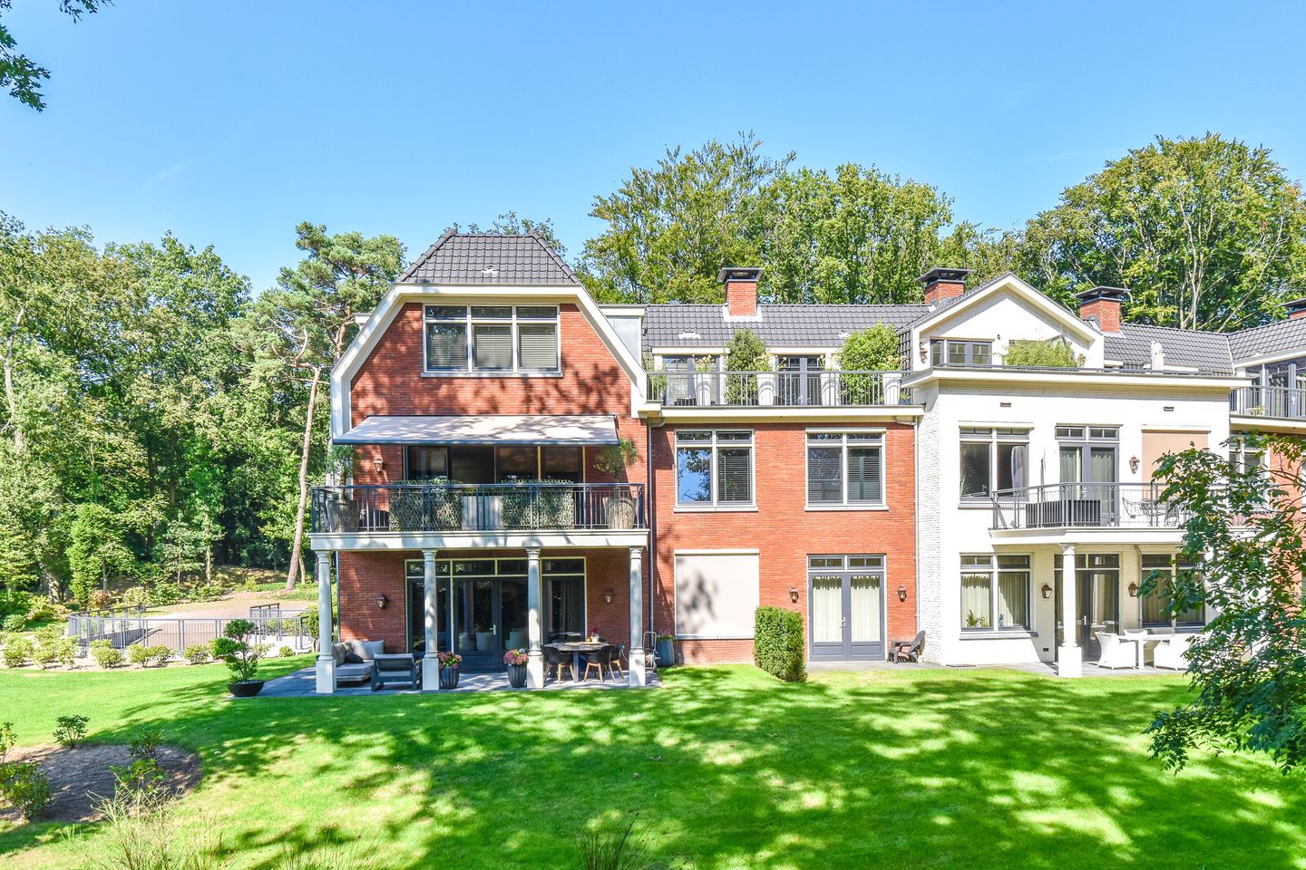 Foto 1 van Rijksweg-West 10-G