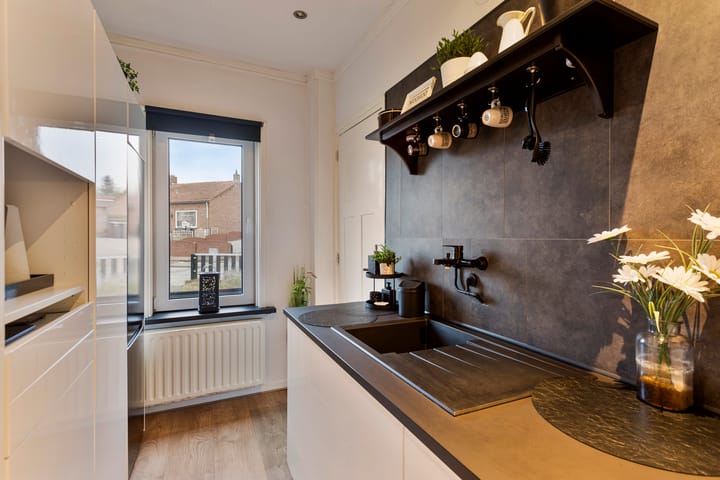 Foto 15 van Leeuwerikstraat 28