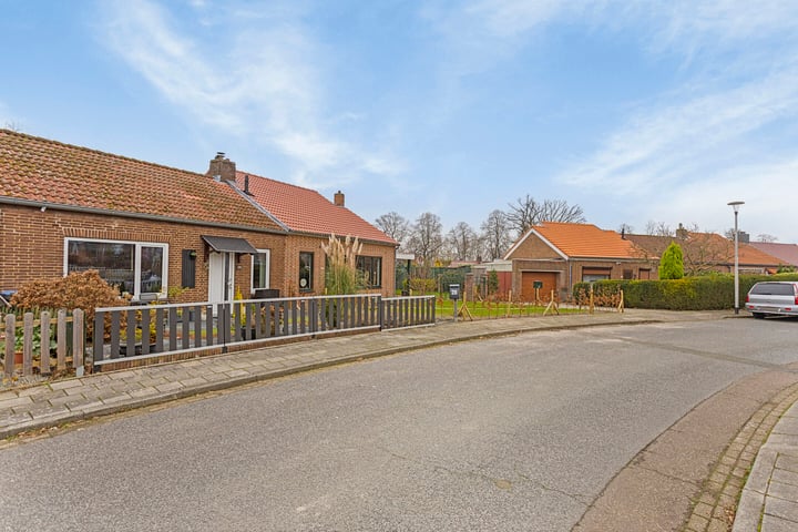 Bekijk foto 38 van Leeuwerikstraat 28