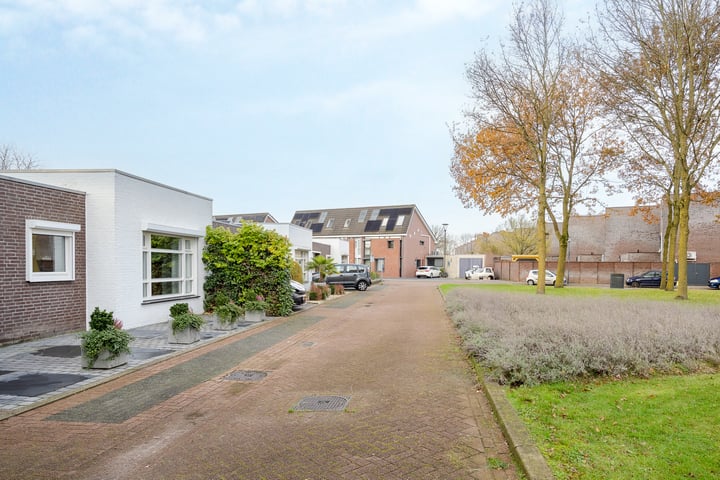 Bekijk foto 42 van Belle van Zuylenstraat 6