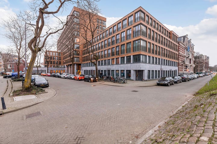 Bekijk foto 2 van Van Vollenhovenstraat 3-328