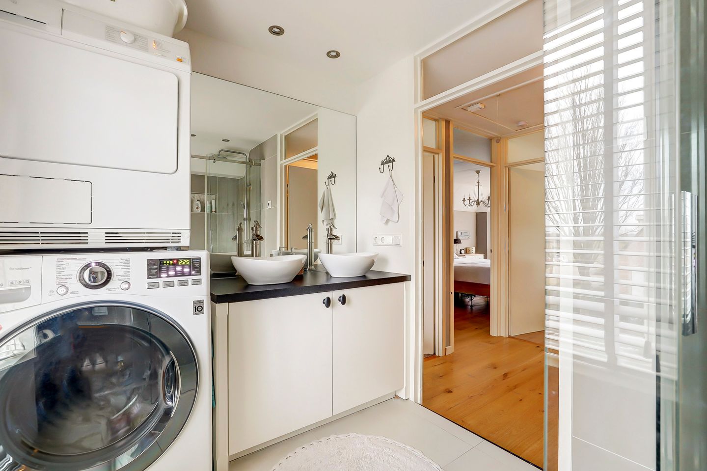 Photo 19 of Burgemeester Bouwensestraat 37