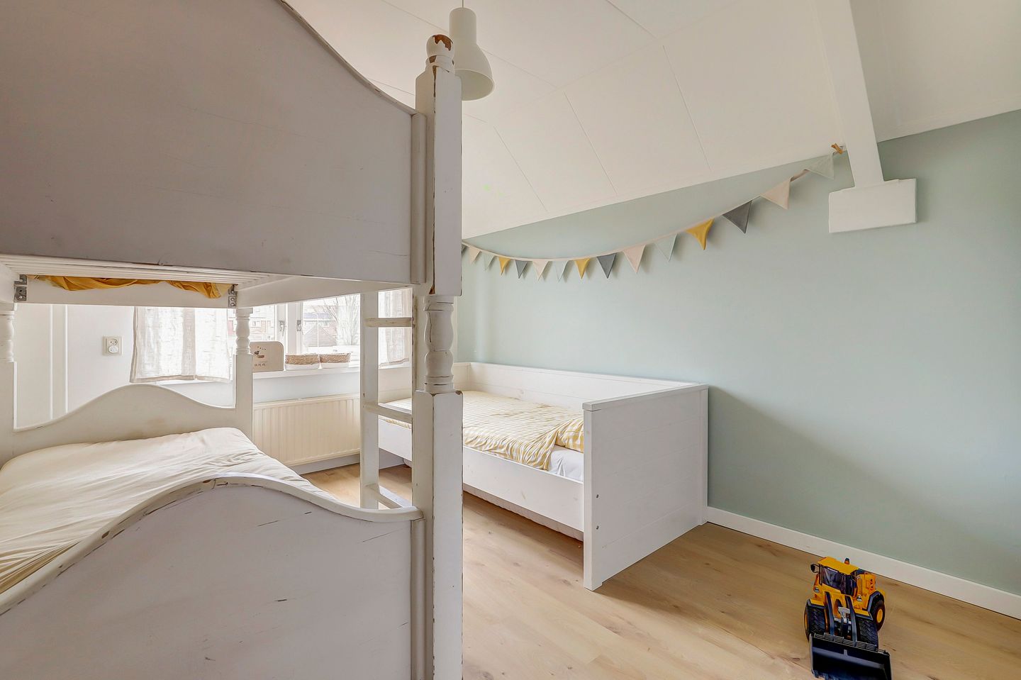 Photo 25 of Burgemeester Bouwensestraat 37