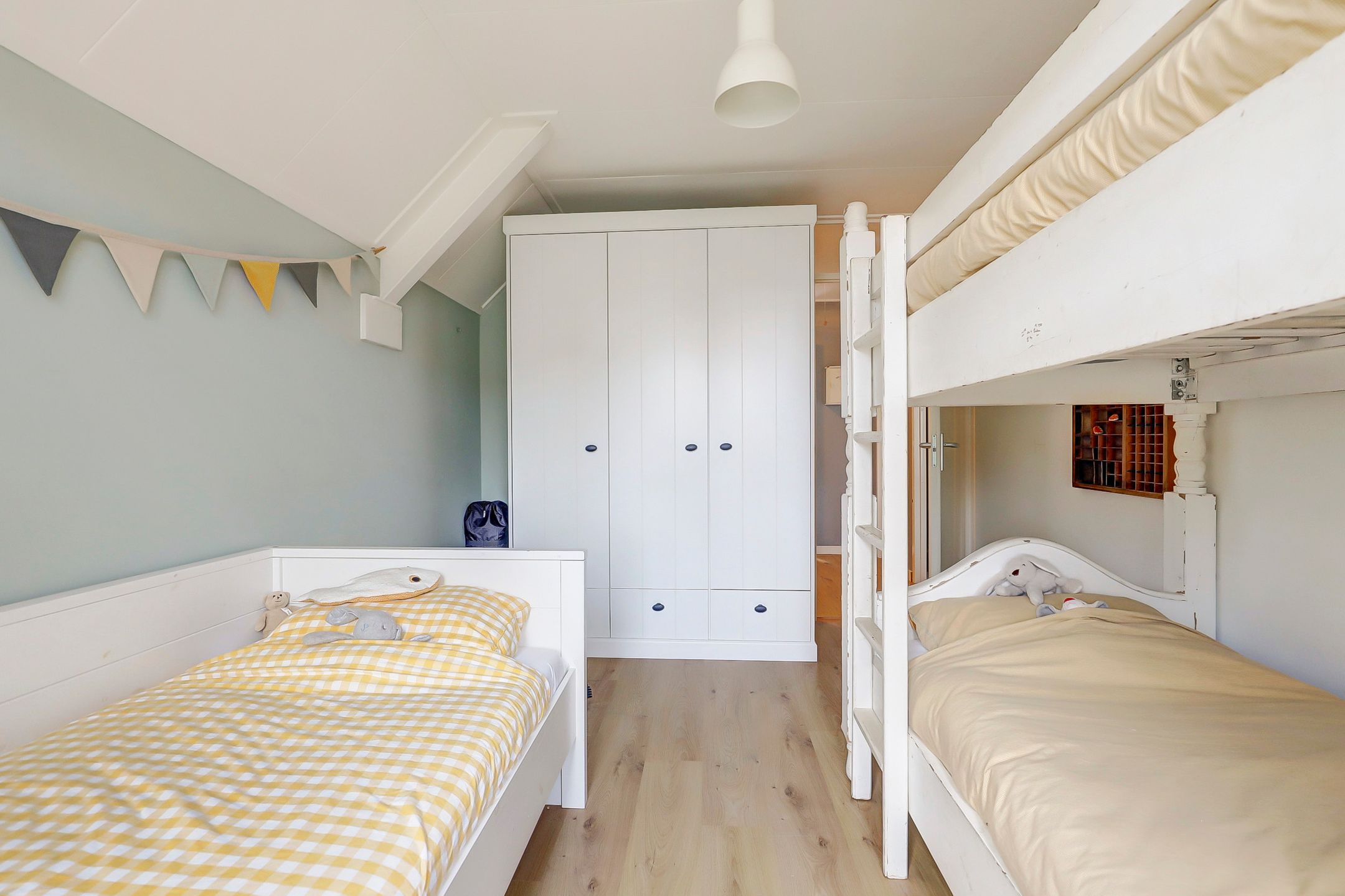 Photo 24 of Burgemeester Bouwensestraat 37