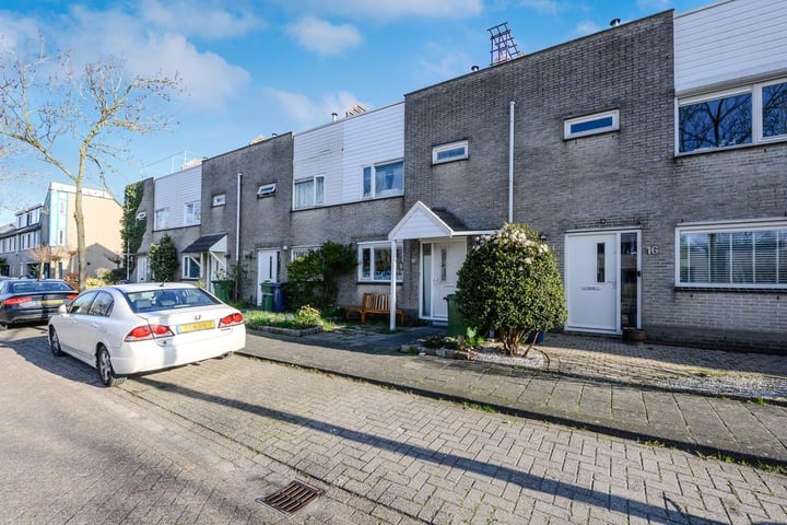 View photo 1 of Luitstraat 18