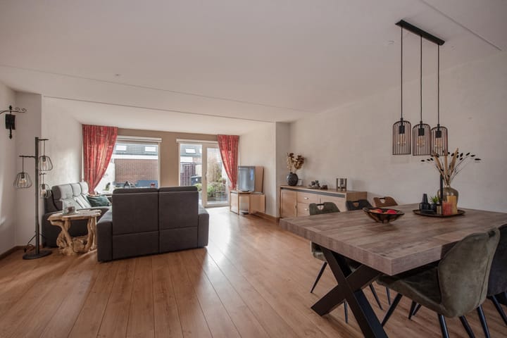 Foto 10 van Schubertrode 32