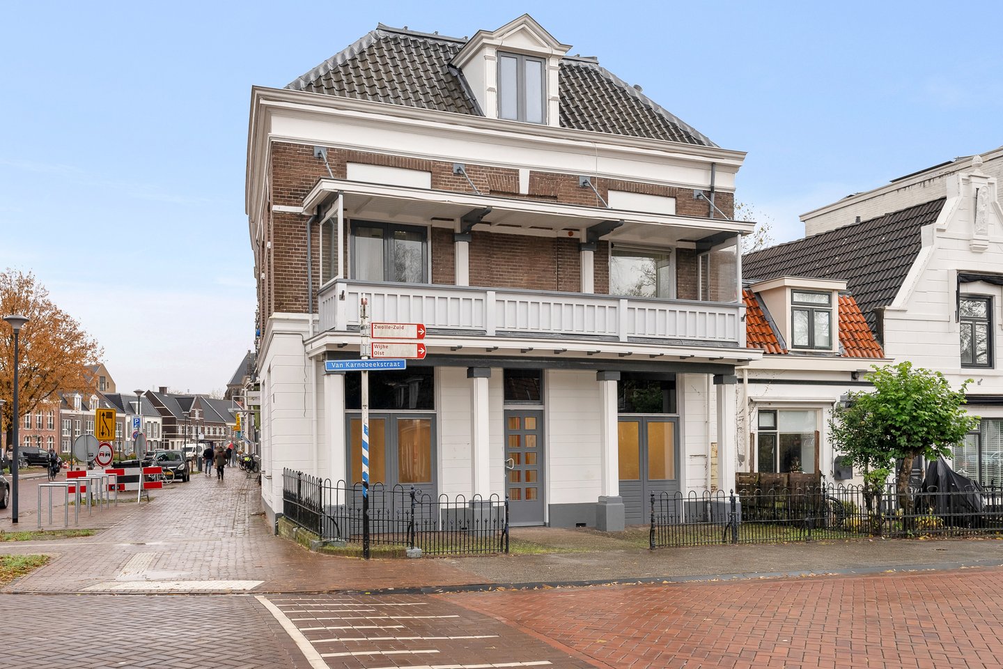 Bekijk foto 3 van Van Karnebeekstraat 1