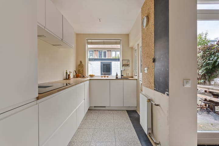 Foto 15 van De Ruijterstraat 66