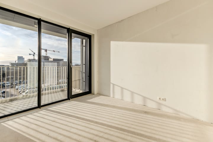 Photo 10 of Mies van der Rohestraat 259